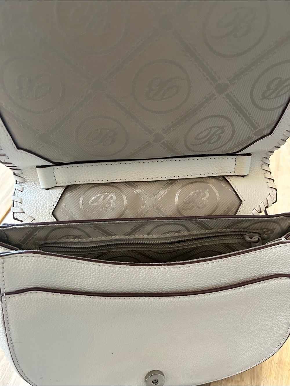 Brighton Ferrara GISELLA 3D Medallion Saddle Crossbody Bag Purse White Ivory - Picture 11 of 13